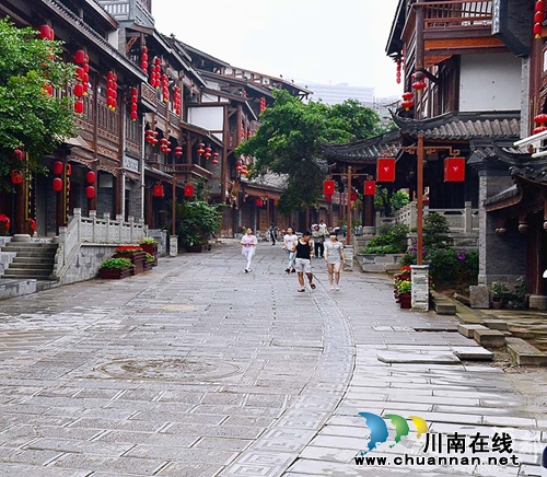 张兰:走进茅台酒镇(美文阅读)(图1) 张兰:走进茅台酒镇(美文阅读)(图1)