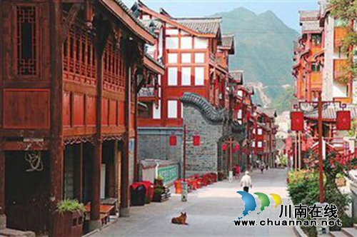 张兰：走进茅台酒镇（美文阅读）