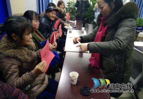 龙马潭区卫计局到特兴镇开展慰问计生困难家庭活动(图1)