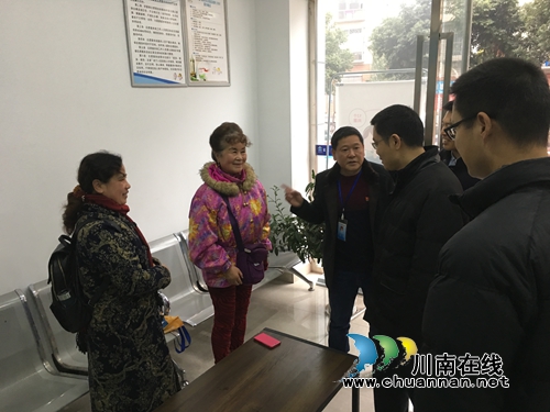 省外事侨务办调研红星街道龙桥子社区侨务工作(图1)