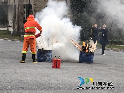 江阳区张坝街道开展消防安全培训及演练(图1)
