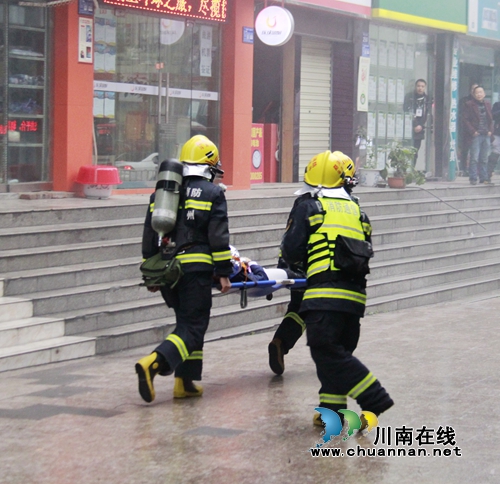 龙马潭区开展文化市场消防安全事故应急演练(图2)