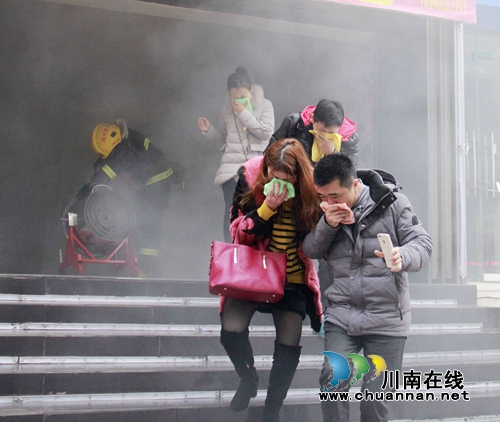 龙马潭区开展文化市场消防安全事故应急演练(图4)