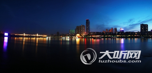 坐上游轮夜游泸州两江&nbsp;市民网友很期待
