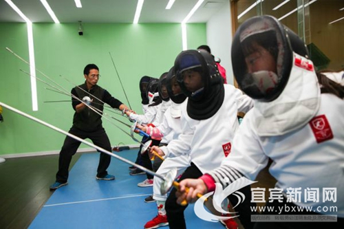 扬眉剑出鞘&nbsp;宜宾市青少年宫举办击剑培训