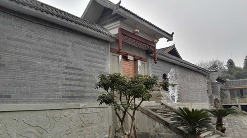 开豪车住别墅自称穷光蛋&nbsp;川豫联手治泸县老赖(图2)