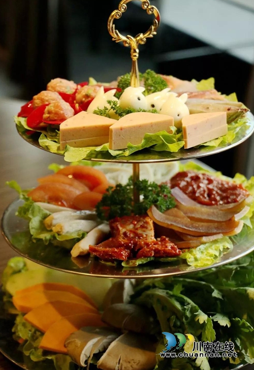 重30吨占地300平米超大火锅亮相泸州 速抢票!(图4) 重30吨占地300平米超大火锅亮相泸州 速抢票!(图4)
