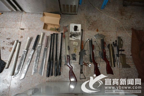 宜宾武装制贩毒团伙被端 警方缴获枪支土炸弹(图2) 宜宾武装制贩毒团伙被端 警方缴获枪支土炸弹(图2)