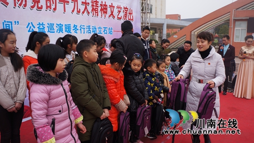 泸县立石镇举办学习贯彻党的十九大精神文艺演出(图6)