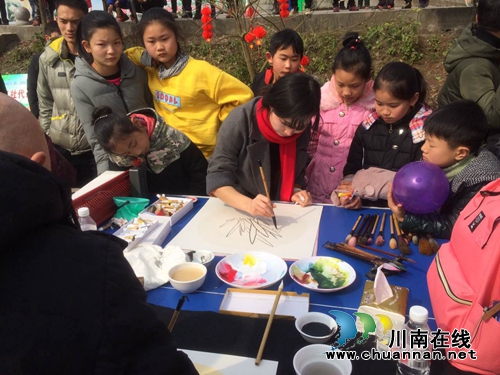 龙马潭“四下乡”活动为群众送上冬日文化温暖(图6) 龙马潭“四下乡”活动为群众送上冬日文化温暖(图6)