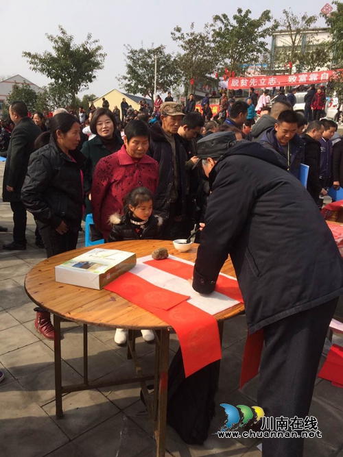 龙马潭“四下乡”活动为群众送上冬日文化温暖(图5) 龙马潭“四下乡”活动为群众送上冬日文化温暖(图5)
