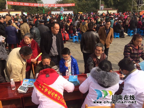 龙马潭“四下乡”活动为群众送上冬日文化温暖