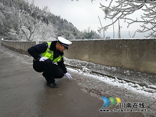 叙永交警:风雪中那一抹荧黄暖得很贴心(图12) 叙永交警:风雪中那一抹荧黄暖得很贴心(图12)
