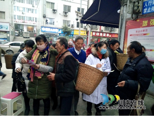 龙马潭区特兴镇开展2018年返乡农民工禁毒防艾知识宣传活动