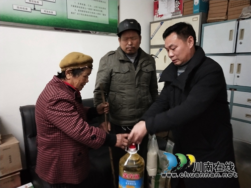 泸县潮河镇开展贫困残疾人暖冬慰问行动