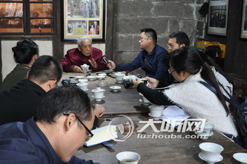 泸州九旬老人风雨30年义务宣讲红军故事(图2)
