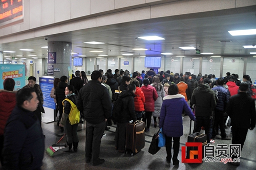 春运首日&nbsp;自贡客运站运送旅客21.3万人次(图3)