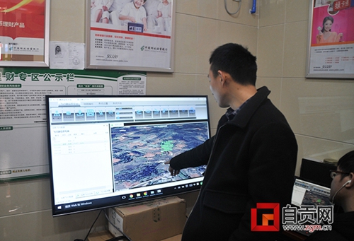 自贡首条无人机邮路首飞 8分钟送报到边远乡村(图4) 自贡首条无人机邮路首飞 8分钟送报到边远乡村(图4)