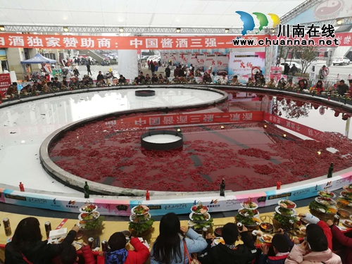 30吨特大大大火锅火爆亮相！88人同台嗨美食！(图1)