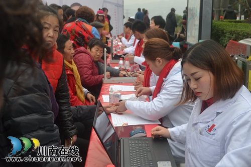 西南医大附院联合泸州健国医院开展义诊活动(图9) 西南医大附院联合泸州健国医院开展义诊活动(图9)