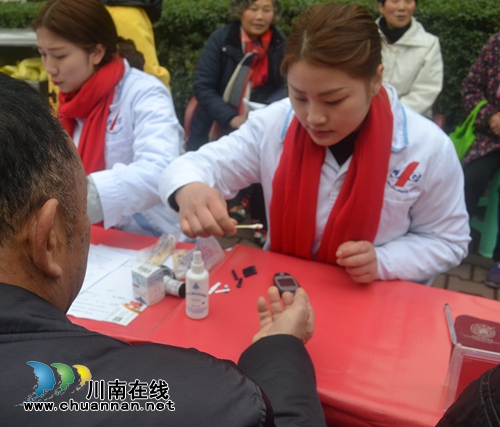 西南医大附院联合泸州健国医院开展义诊活动(图10) 西南医大附院联合泸州健国医院开展义诊活动(图10)