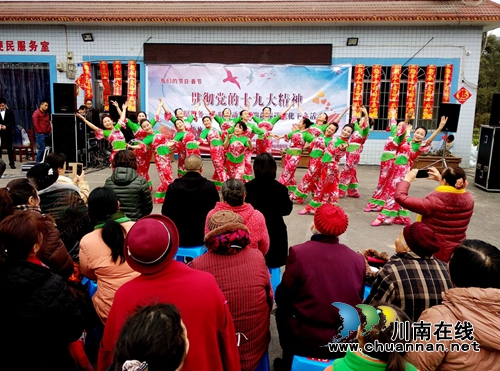 送文化下乡!龙马潭区安宁街道红岩社区欢欢喜喜迎新年(图3) 送文化下乡!龙马潭区安宁街道红岩社区欢欢喜喜迎新年(图3)