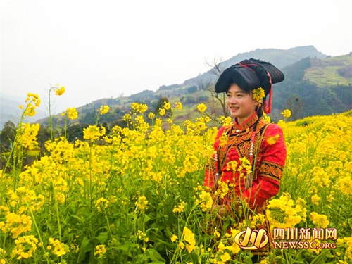 宜宾屏山小镇万亩油菜开花 漫山遍野色彩撩人(图4) 宜宾屏山小镇万亩油菜开花 漫山遍野色彩撩人(图4)