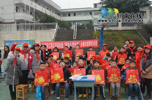 华阳街道组织开展暖冬行.爱传递主题志愿服务活动(图3) 华阳街道组织开展暖冬行.爱传递主题志愿服务活动(图3)