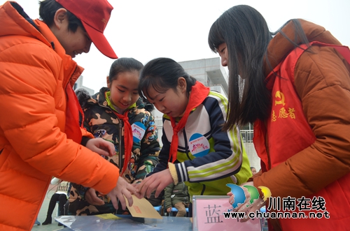 华阳街道组织开展暖冬行.爱传递主题志愿服务活动(图4) 华阳街道组织开展暖冬行.爱传递主题志愿服务活动(图4)