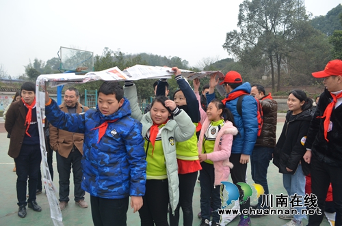 华阳街道组织开展暖冬行.爱传递主题志愿服务活动(图5) 华阳街道组织开展暖冬行.爱传递主题志愿服务活动(图5)