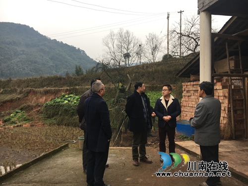 全国政协委员何延政为叙永贫困村民送“年货”(图4)