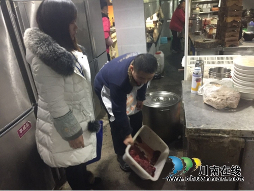 江阳区北城街道报恩塔社区开展春节前食品安全大检查