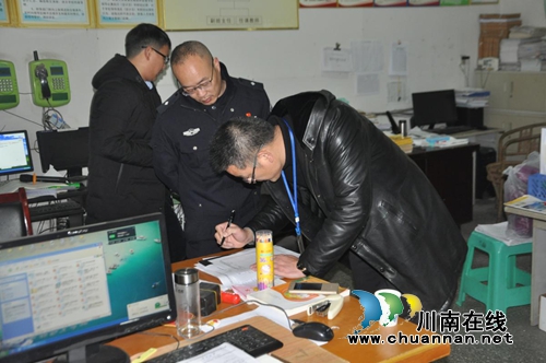 泸县牛滩派出所检查学校、敬老院消防安全(图1)