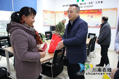 龙马潭区委常委、区纪委书记石磊到莲花池街道走访慰问困难群众