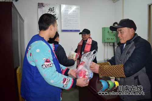 泸县关工委到看守所为在押未成年人送温暖、宣法制(图1)