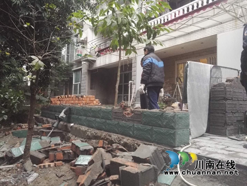 泸州市龙马潭区红星街道拆除金诺小区新增违建60平方米