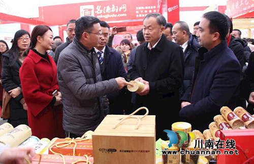 泸州市创新创业成果首次亮相迎春购物节被点赞(图3) 泸州市创新创业成果首次亮相迎春购物节被点赞(图3)