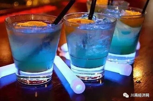 官国柱：酒海畅游