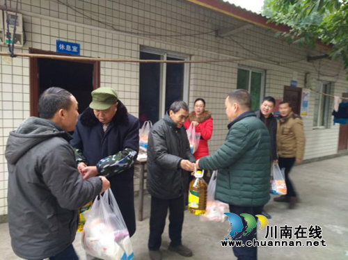 龙马潭区城管局积极开展“走基层，送温暖”暖冬慰问活动