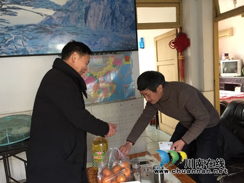 泸县潮河镇开展2018年春节困难退休干部慰问活动