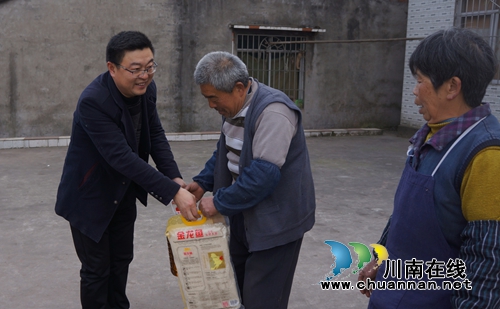 泸县立石镇开展春节慰问活动