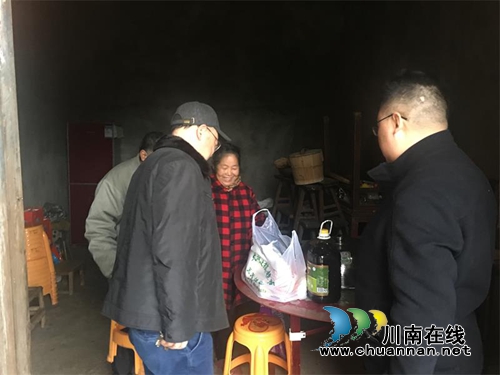 纳溪区人民医院春节不忘帮扶户(图1) 纳溪区人民医院春节不忘帮扶户(图1)