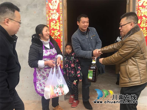 纳溪区人民医院春节不忘帮扶户(图2) 纳溪区人民医院春节不忘帮扶户(图2)