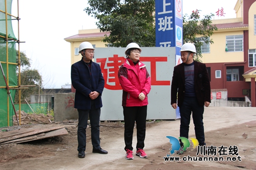陈佳到泸县潮河镇慰问困难群众并督查安全及河长制工作(图1)