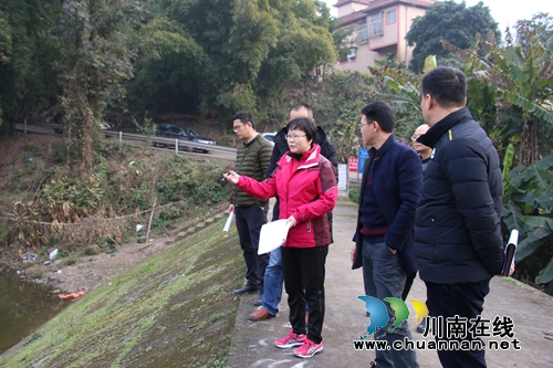 陈佳到泸县潮河镇慰问困难群众并督查安全及河长制工作(图2)