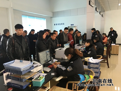 宜宾县交管大队积极应对春节前车管业务高峰