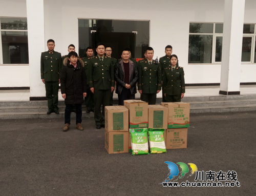 江阳区张坝街道:春节前走访慰问驻地消防官兵(图1) 江阳区张坝街道:春节前走访慰问驻地消防官兵(图1)