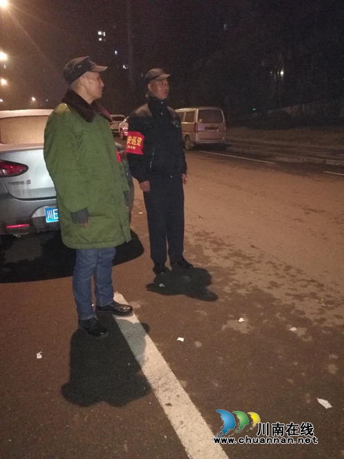 江阳区张坝街道匠心社区开展社区平安夜巡(图1) 江阳区张坝街道匠心社区开展社区平安夜巡(图1)