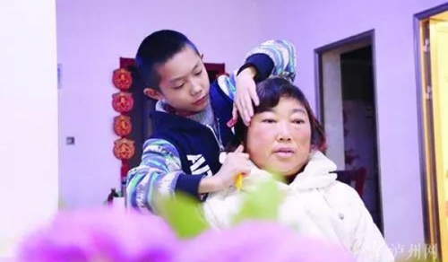 7年坚持！泸州少年为妈妈特制“孝心”作息表(图1)