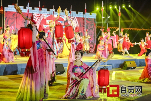 多彩欢乐中国年&nbsp;自贡彩灯点亮西安城墙(图2)